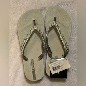 Ipanema Silver/White FlipFlops- NWT Size 9